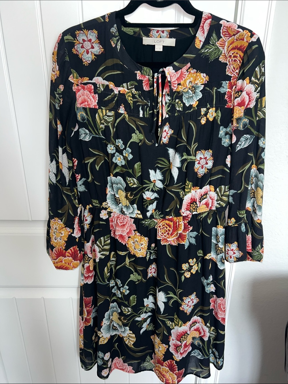 LOFT Beautiful Navy Floral Tie-Front 3/4 Sleeve Dress in Size MT